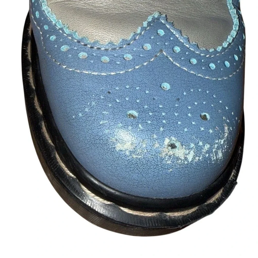 Dr. Martens scratches toes